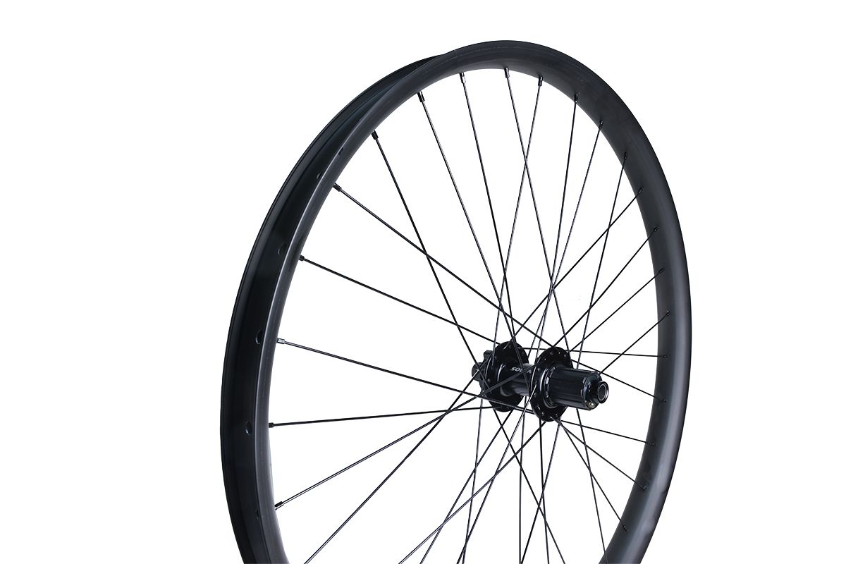Колесо 27.5"MTB заднее, под кассету на 9-10 передач, двойной обод Citron DP-40 27,5" 32H, втулка Solon DH909TR 32H Disc 142*12мм, 2 промподшипника, крепление IS6, черный Колесо 27.5"MTB заднее, под кассету на 9-10 передач, двойной обод Citron DP-40 27,5" 32H, втулка Solon DH909TR 32H Disc 142*12мм, 2 промподшипника, крепление IS6, черный